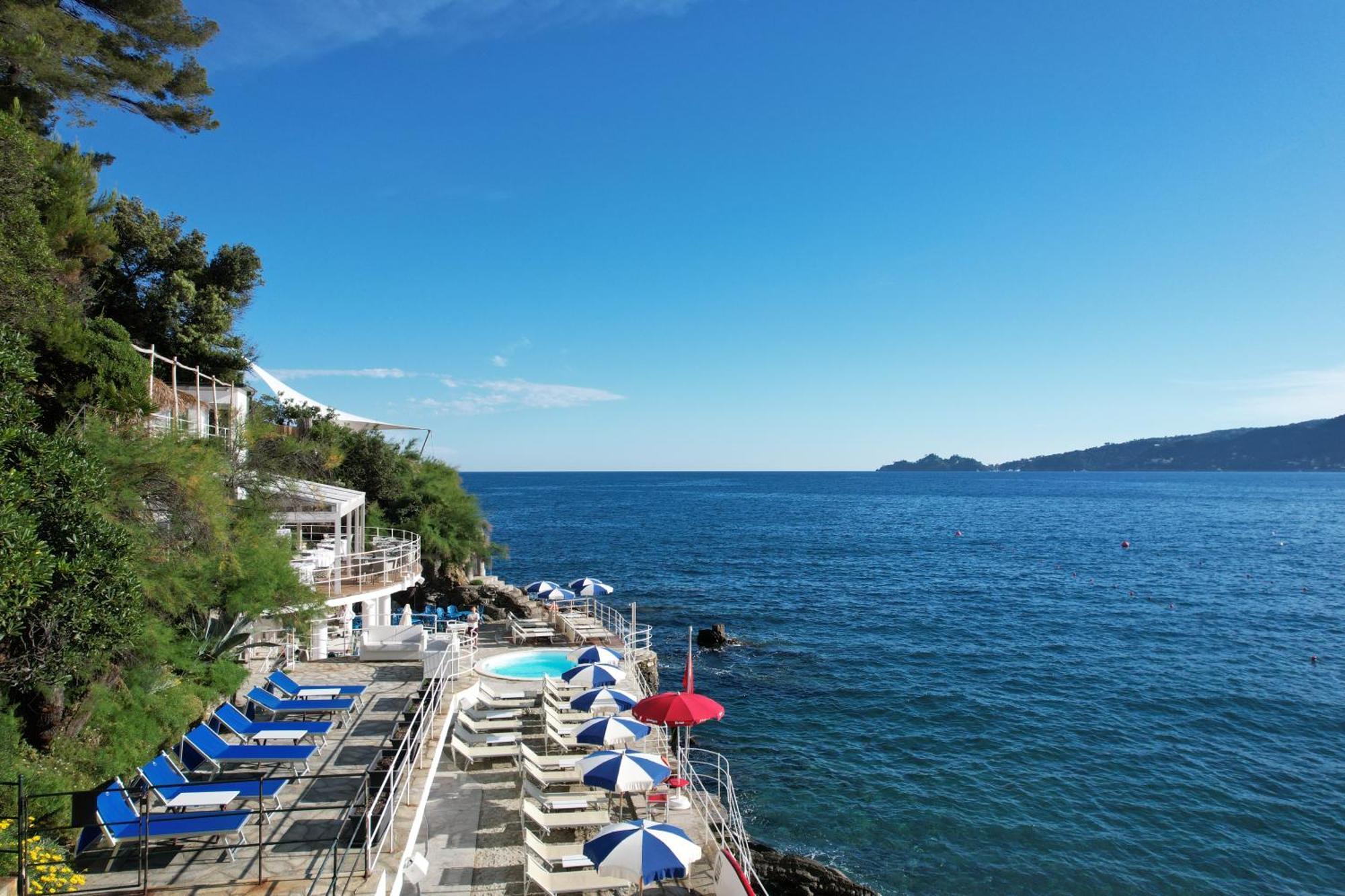 Grand Hotel Bristol Spa Resort, By R Collection Hotels Rapallo Dış mekan fotoğraf View of the Bay of Naples from the Hotel Axelmannstein